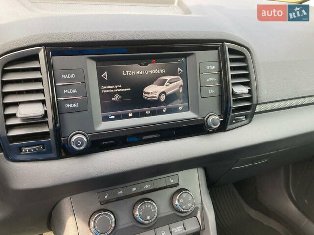 Сірий Шкода Karoq, об'ємом двигуна 1 л та пробігом 68 тис. км за 16200 $, фото 11 на Automoto.ua