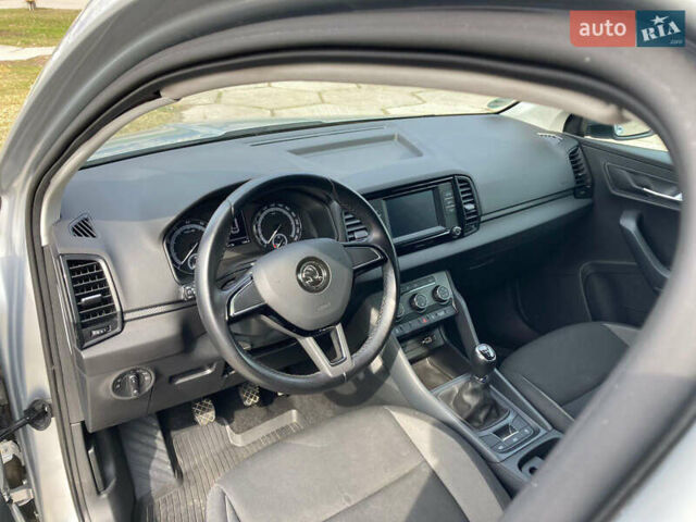 Сірий Шкода Karoq, об'ємом двигуна 1 л та пробігом 68 тис. км за 16200 $, фото 5 на Automoto.ua