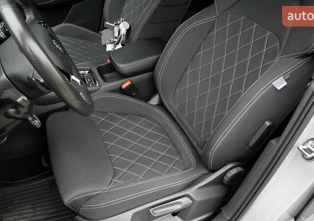 Сірий Шкода Karoq, об'ємом двигуна 0 л та пробігом 148 тис. км за 29990 $, фото 31 на Automoto.ua