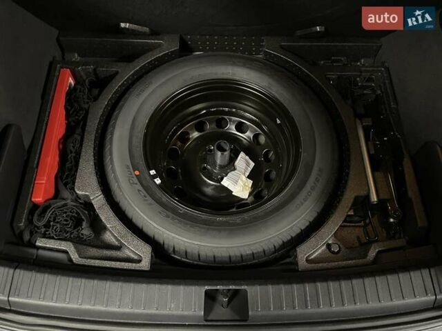 Сірий Шкода Karoq, об'ємом двигуна 1.5 л та пробігом 76 тис. км за 22900 $, фото 22 на Automoto.ua