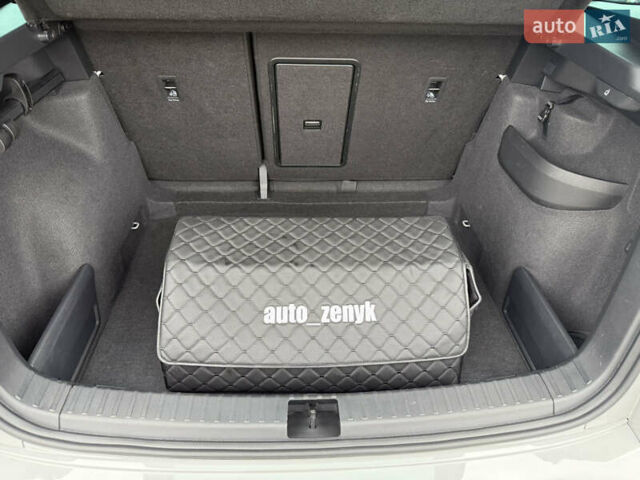 Сірий Шкода Karoq, об'ємом двигуна 1.6 л та пробігом 180 тис. км за 23500 $, фото 43 на Automoto.ua