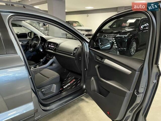 Сірий Шкода Karoq, об'ємом двигуна 1.5 л та пробігом 76 тис. км за 22900 $, фото 33 на Automoto.ua