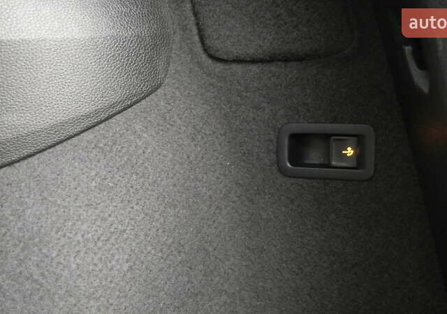 Сірий Шкода Karoq, об'ємом двигуна 0 л та пробігом 148 тис. км за 29990 $, фото 72 на Automoto.ua