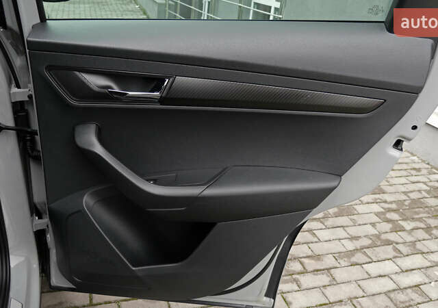 Сірий Шкода Karoq, об'ємом двигуна 0 л та пробігом 148 тис. км за 29990 $, фото 66 на Automoto.ua