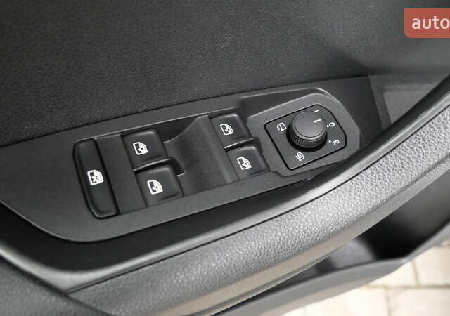 Сірий Шкода Karoq, об'ємом двигуна 0 л та пробігом 148 тис. км за 29990 $, фото 29 на Automoto.ua