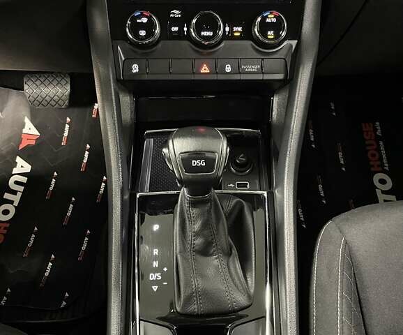 Сірий Шкода Karoq, об'ємом двигуна 1.5 л та пробігом 76 тис. км за 22900 $, фото 62 на Automoto.ua