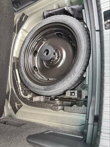 Серый Шкода Karoq, объемом двигателя 1.5 л и пробегом 23 тыс. км за 25100 $, фото 7 на Automoto.ua