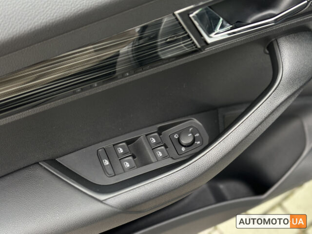 Сірий Шкода Karoq, об'ємом двигуна 1.4 л та пробігом 60 тис. км за 23480 $, фото 7 на Automoto.ua