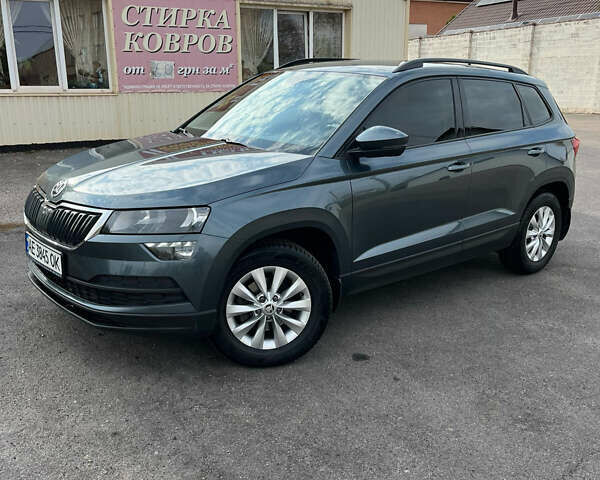 Серый Шкода Karoq, объемом двигателя 1.6 л и пробегом 168 тыс. км за 20800 $, фото 1 на Automoto.ua