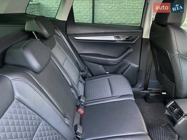 Сірий Шкода Karoq, об'ємом двигуна 1.6 л та пробігом 205 тис. км за 23000 $, фото 33 на Automoto.ua
