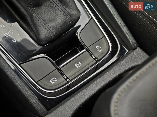 Серый Шкода Karoq, объемом двигателя 2 л и пробегом 184 тыс. км за 23999 $, фото 45 на Automoto.ua