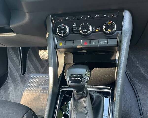 Серый Шкода Karoq, объемом двигателя 1.4 л и пробегом 60 тыс. км за 22000 $, фото 9 на Automoto.ua