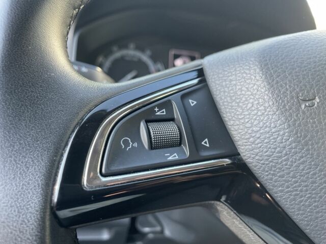 Сірий Шкода Karoq, об'ємом двигуна 1.4 л та пробігом 60 тис. км за 22500 $, фото 8 на Automoto.ua