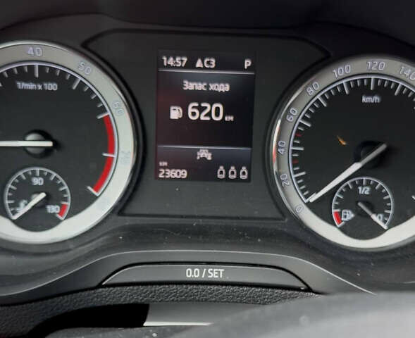 Серый Шкода Karoq, объемом двигателя 1.5 л и пробегом 23 тыс. км за 25100 $, фото 1 на Automoto.ua