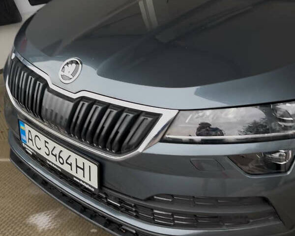 Серый Шкода Karoq, объемом двигателя 1.5 л и пробегом 23 тыс. км за 25100 $, фото 2 на Automoto.ua