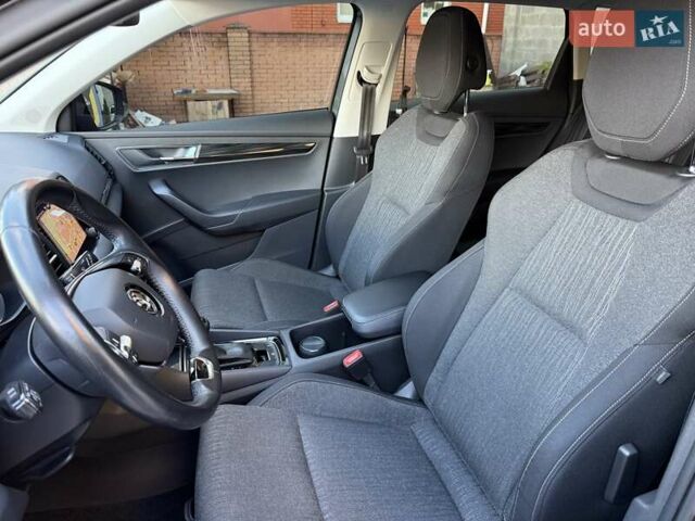 Серый Шкода Karoq, объемом двигателя 1.4 л и пробегом 97 тыс. км за 21950 $, фото 62 на Automoto.ua