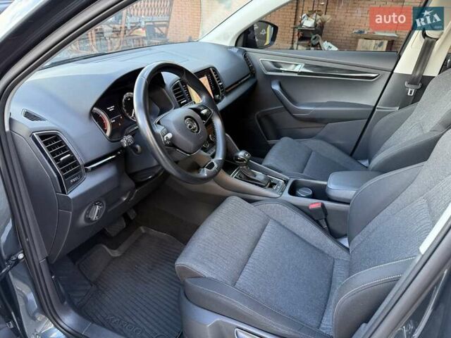 Серый Шкода Karoq, объемом двигателя 1.4 л и пробегом 97 тыс. км за 21950 $, фото 1 на Automoto.ua