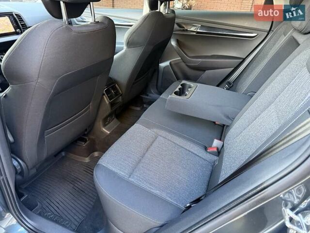 Серый Шкода Karoq, объемом двигателя 1.4 л и пробегом 97 тыс. км за 21950 $, фото 2 на Automoto.ua