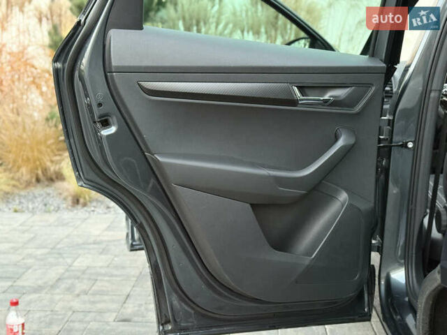 Серый Шкода Karoq, объемом двигателя 2 л и пробегом 165 тыс. км за 31300 $, фото 62 на Automoto.ua