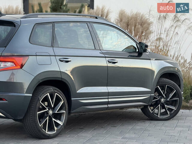 Серый Шкода Karoq, объемом двигателя 2 л и пробегом 165 тыс. км за 31300 $, фото 88 на Automoto.ua