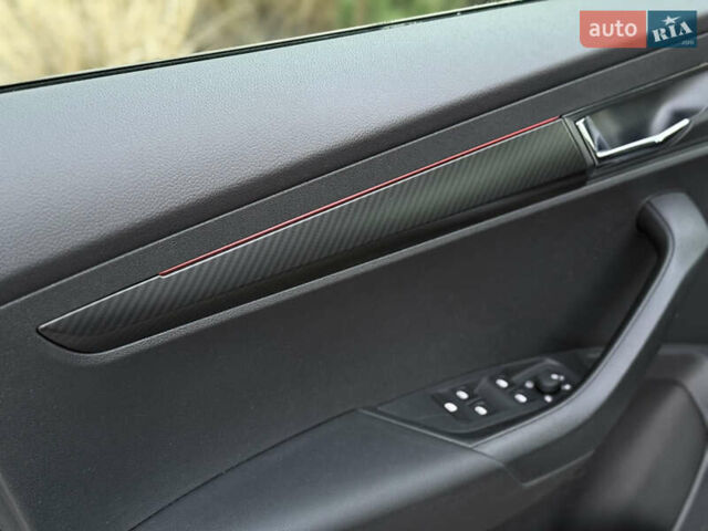 Серый Шкода Karoq, объемом двигателя 2 л и пробегом 165 тыс. км за 31300 $, фото 60 на Automoto.ua