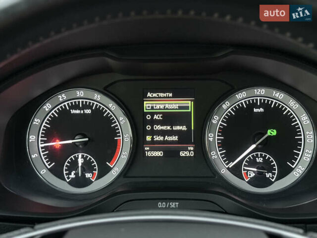 Серый Шкода Karoq, объемом двигателя 2 л и пробегом 165 тыс. км за 31300 $, фото 72 на Automoto.ua