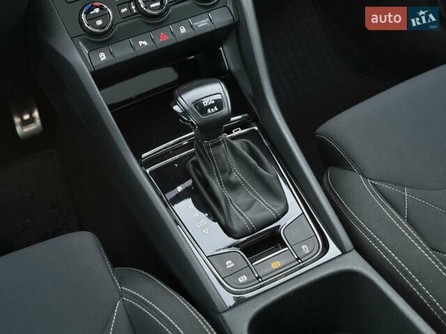 Серый Шкода Karoq, объемом двигателя 2 л и пробегом 165 тыс. км за 31300 $, фото 48 на Automoto.ua