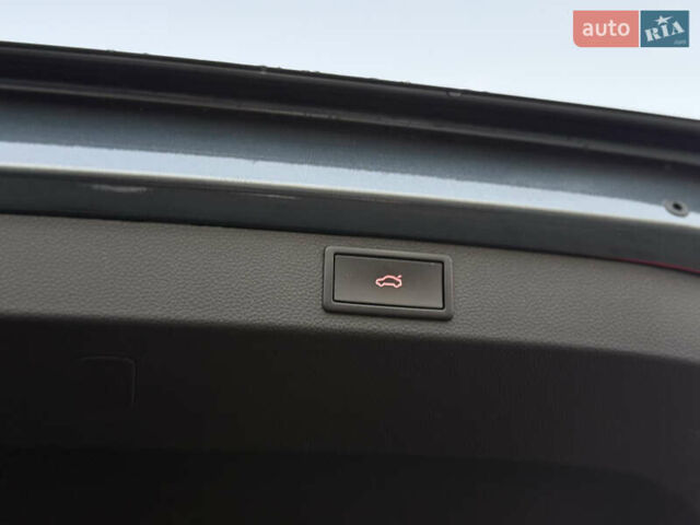 Серый Шкода Karoq, объемом двигателя 2 л и пробегом 165 тыс. км за 31300 $, фото 69 на Automoto.ua