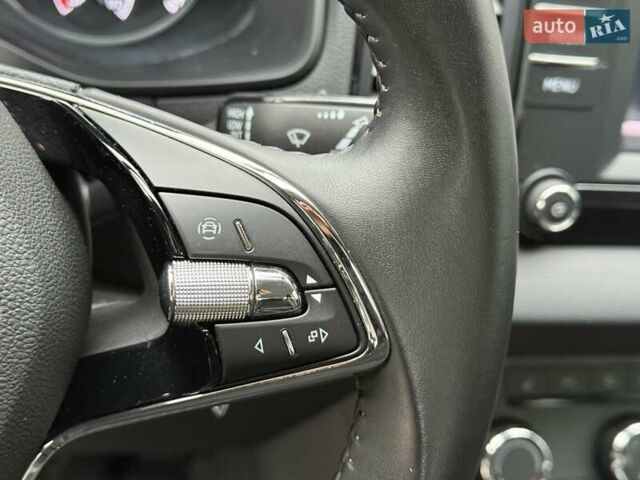 Серый Шкода Karoq, объемом двигателя 1.4 л и пробегом 47 тыс. км за 21800 $, фото 45 на Automoto.ua