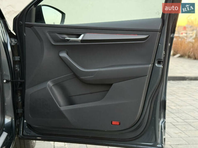 Серый Шкода Karoq, объемом двигателя 2 л и пробегом 165 тыс. км за 31300 $, фото 64 на Automoto.ua