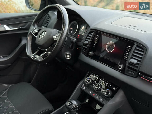 Серый Шкода Karoq, объемом двигателя 2 л и пробегом 165 тыс. км за 31300 $, фото 57 на Automoto.ua