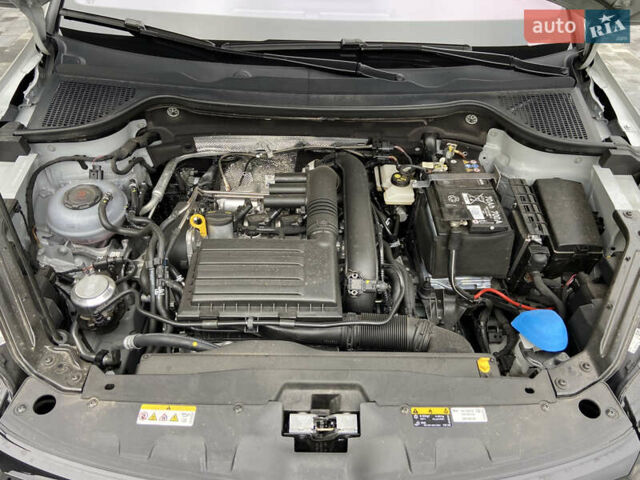 Серый Шкода Karoq, объемом двигателя 1.4 л и пробегом 28 тыс. км за 34700 $, фото 2 на Automoto.ua