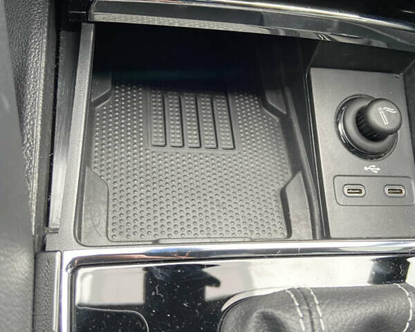 Серый Шкода Karoq, объемом двигателя 1.4 л и пробегом 28 тыс. км за 34700 $, фото 13 на Automoto.ua