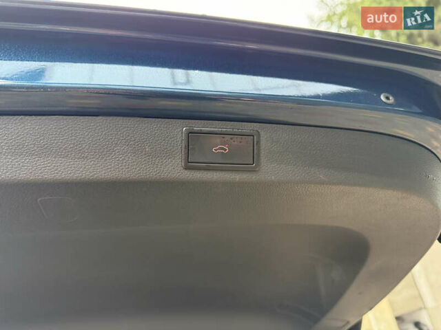 Синій Шкода Karoq, об'ємом двигуна 2 л та пробігом 110 тис. км за 26000 $, фото 31 на Automoto.ua