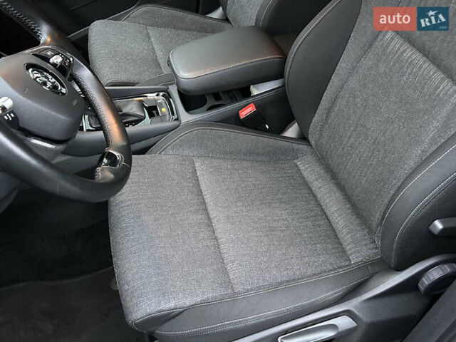 Синий Шкода Karoq, объемом двигателя 1.4 л и пробегом 57 тыс. км за 23999 $, фото 16 на Automoto.ua