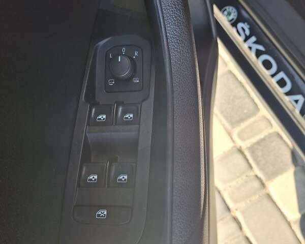 Синій Шкода Karoq, об'ємом двигуна 1.4 л та пробігом 50 тис. км за 27000 $, фото 28 на Automoto.ua