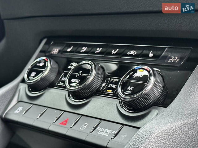 Синий Шкода Karoq, объемом двигателя 1.4 л и пробегом 19 тыс. км за 23999 $, фото 32 на Automoto.ua