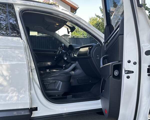 Белый Шкода Kodiaq, объемом двигателя 1.98 л и пробегом 207 тыс. км за 24000 $, фото 18 на Automoto.ua