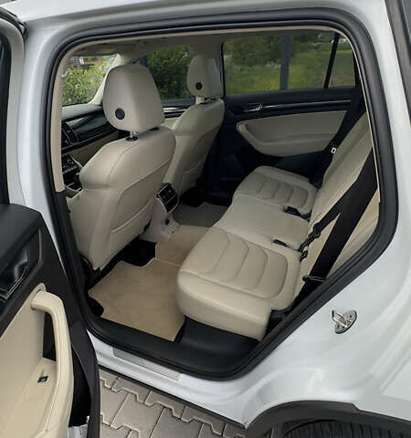 Белый Шкода Kodiaq, объемом двигателя 1.97 л и пробегом 205 тыс. км за 25999 $, фото 11 на Automoto.ua