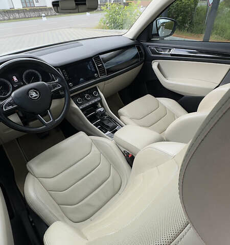 Белый Шкода Kodiaq, объемом двигателя 1.97 л и пробегом 205 тыс. км за 25999 $, фото 10 на Automoto.ua