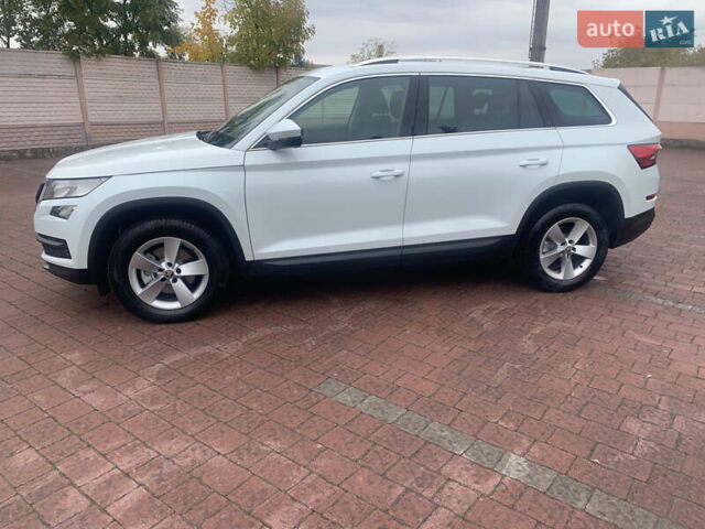 Белый Шкода Kodiaq, объемом двигателя 2 л и пробегом 244 тыс. км за 21950 $, фото 4 на Automoto.ua