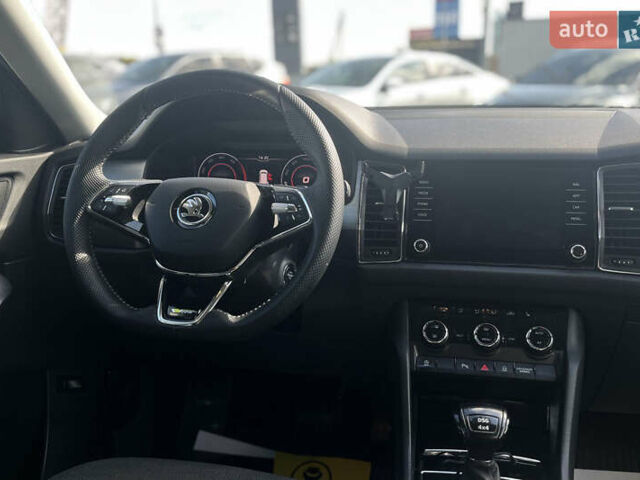 Белый Шкода Kodiaq, объемом двигателя 1.97 л и пробегом 310 тыс. км за 25500 $, фото 10 на Automoto.ua