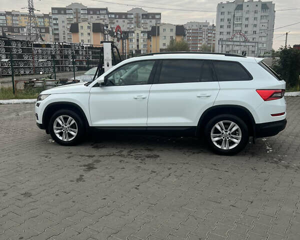 Білий Шкода Kodiaq, об'ємом двигуна 1.97 л та пробігом 239 тис. км за 23500 $, фото 6 на Automoto.ua