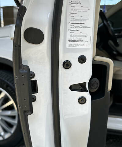 Белый Шкода Kodiaq, объемом двигателя 1.97 л и пробегом 205 тыс. км за 25999 $, фото 21 на Automoto.ua