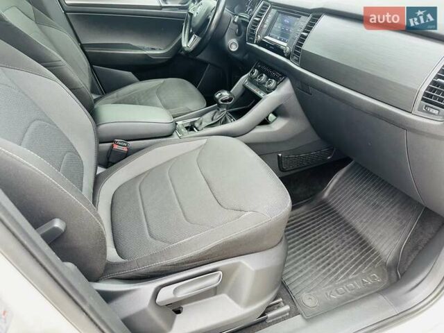 Белый Шкода Kodiaq, объемом двигателя 1.98 л и пробегом 248 тыс. км за 19900 $, фото 24 на Automoto.ua