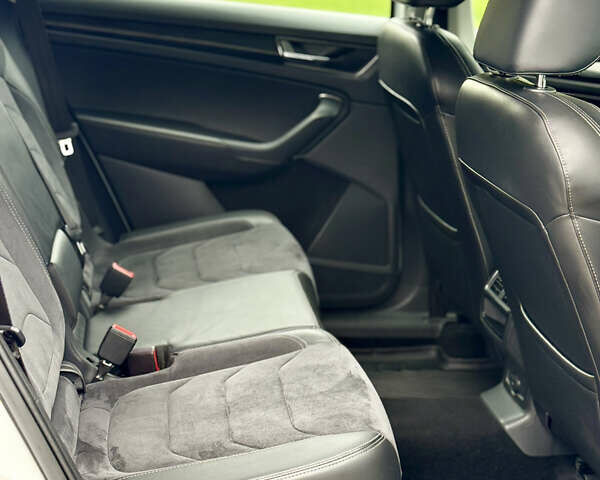 Білий Шкода Kodiaq, об'ємом двигуна 1.98 л та пробігом 125 тис. км за 23800 $, фото 19 на Automoto.ua