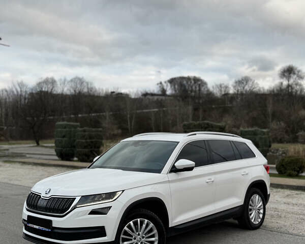 Белый Шкода Kodiaq, объемом двигателя 1.97 л и пробегом 184 тыс. км за 25900 $, фото 2 на Automoto.ua