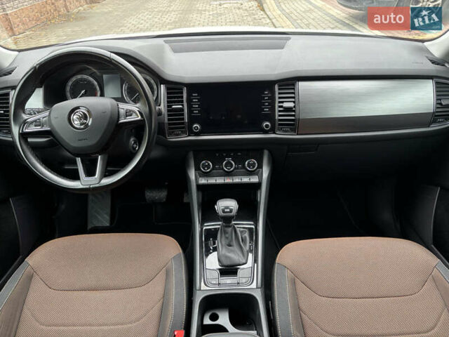 Білий Шкода Kodiaq, об'ємом двигуна 2 л та пробігом 240 тис. км за 21950 $, фото 24 на Automoto.ua