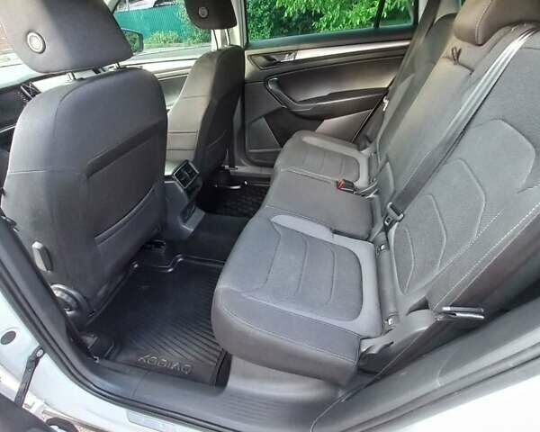 Белый Шкода Kodiaq, объемом двигателя 2 л и пробегом 241 тыс. км за 21900 $, фото 28 на Automoto.ua