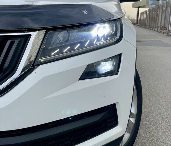 Белый Шкода Kodiaq, объемом двигателя 2 л и пробегом 170 тыс. км за 18500 $, фото 4 на Automoto.ua